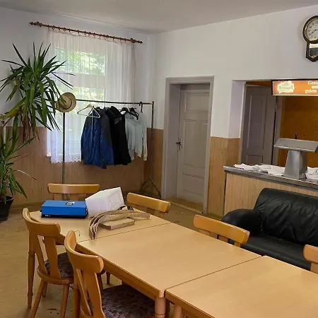 Apartment Haus Mit Blick Ins Trebeltal *